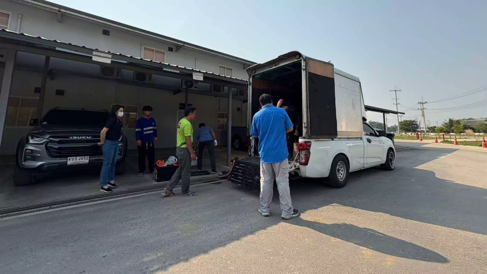 รถกระบะส่งของ